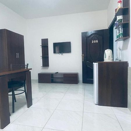 Faraseen Apartments Al Qastal Exterior photo