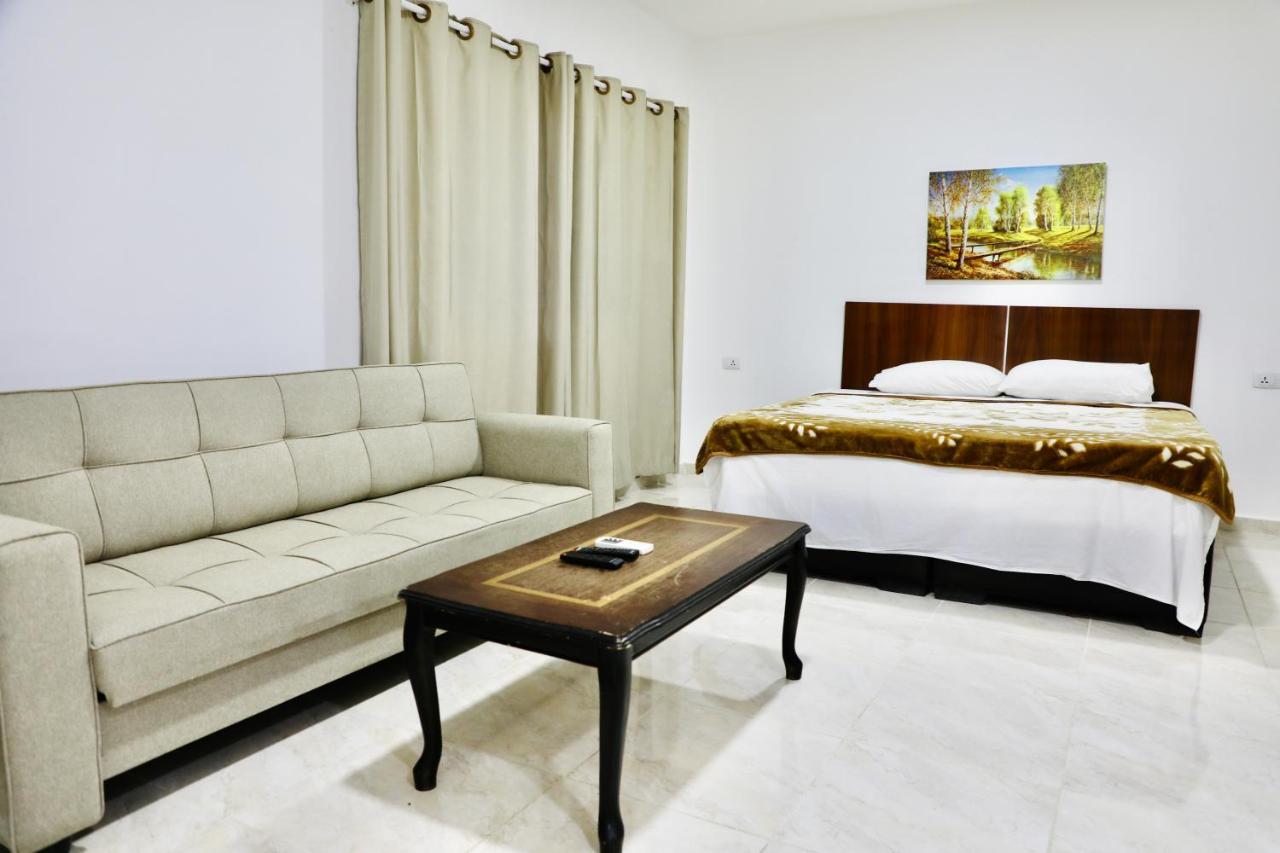 Faraseen Apartments Al Qastal Exterior photo
