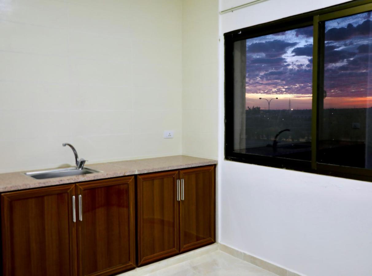 Faraseen Apartments Al Qastal Exterior photo